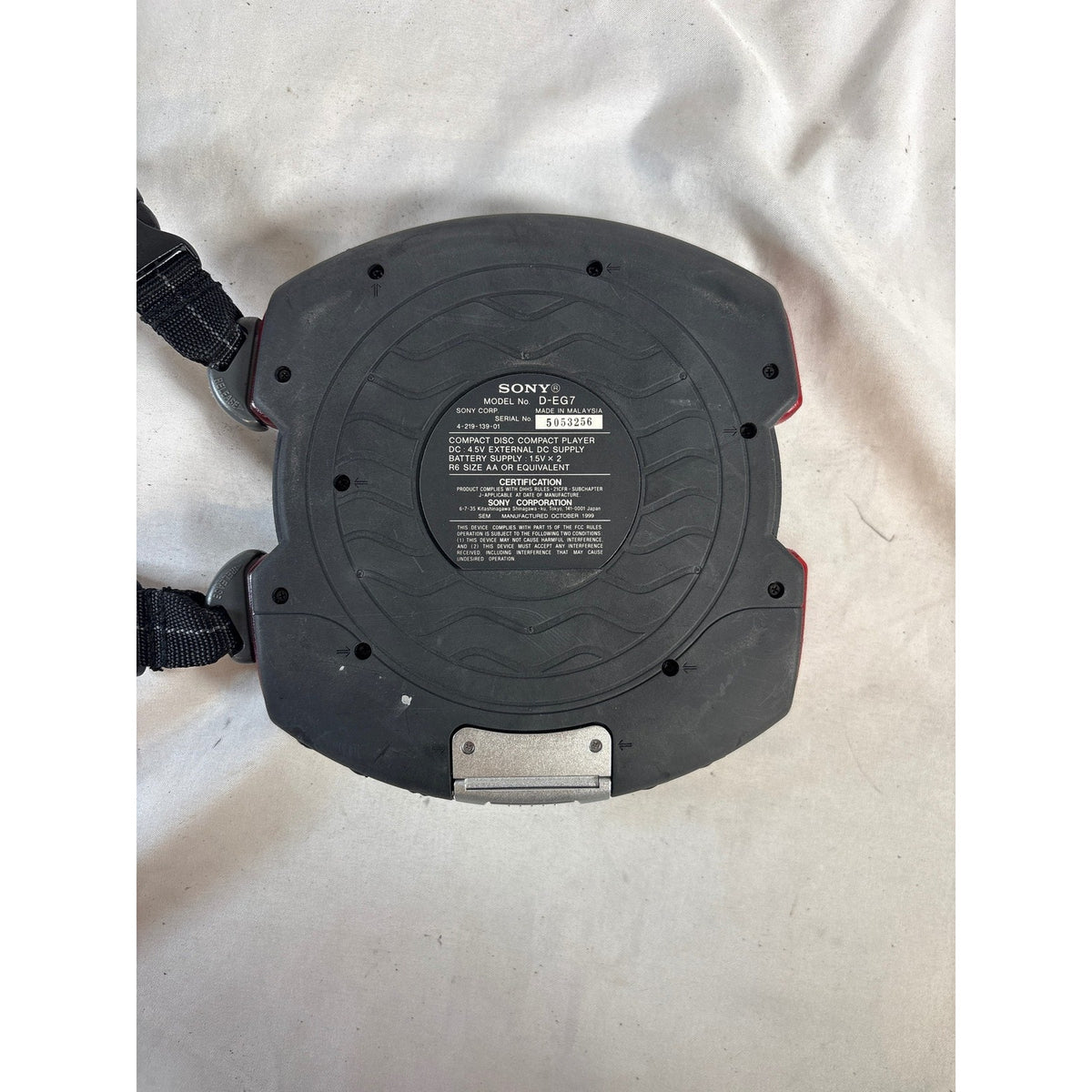 Sony Discman Portable CD Player ESP2 D-EG7 Silver, black, and red