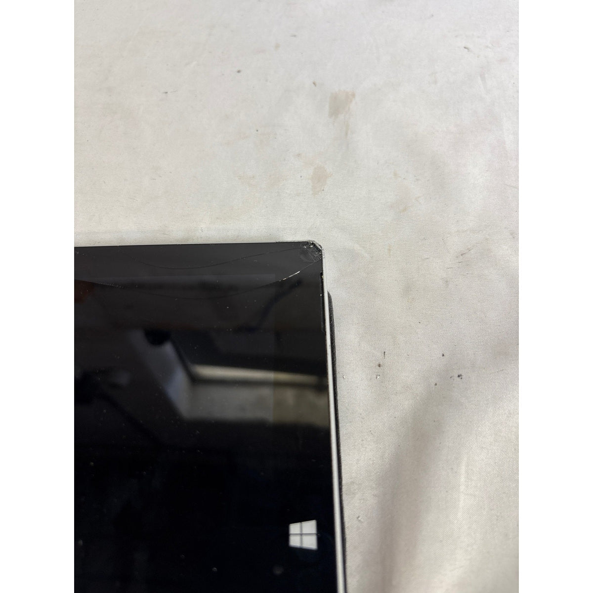 Microsoft Surface Pro 3 12in i5-4300U 4GB 128GB SSD Cracked Screen