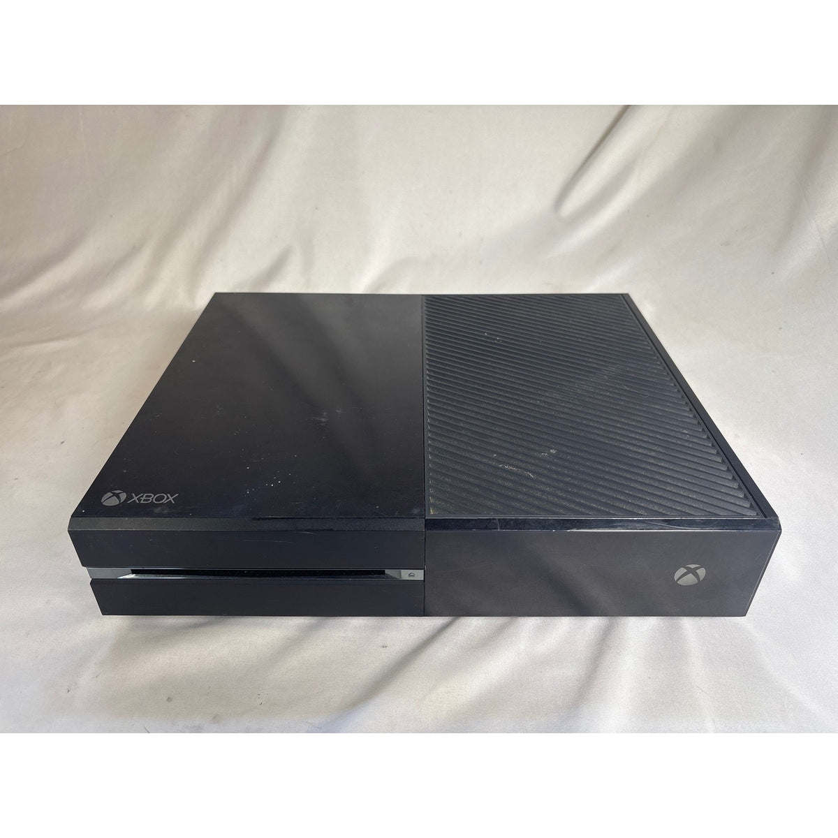 Microsoft Xbox One Console Model 1540 w/ Kinect 1520 & Controller Bundle Black