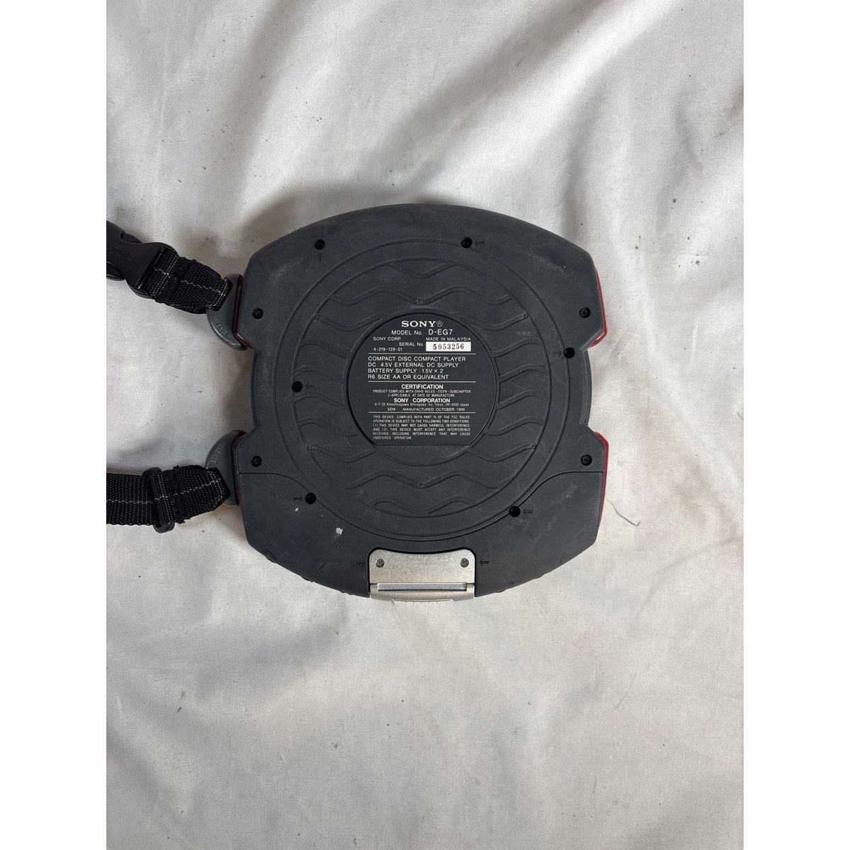 Sony Discman Portable CD Player ESP2 D-EG7 Silver, black, and red