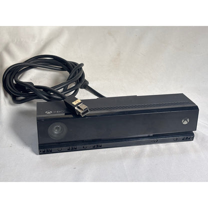 Microsoft Xbox One Console Model 1540 w/ Kinect 1520 & Controller Bundle Black