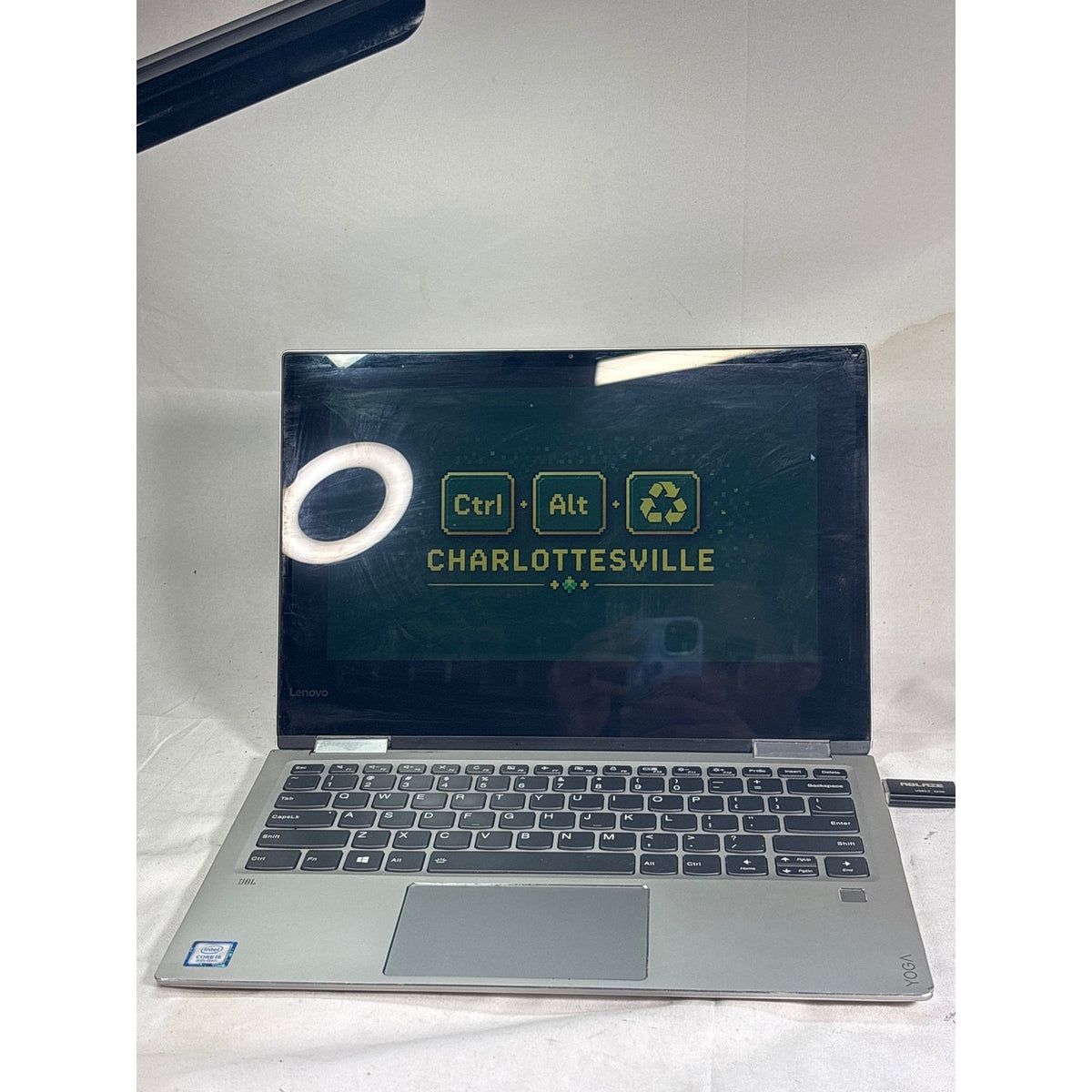 Lenovo YOGA 720-13IKB i5-8250U 8GB 256GB NVMe SSD 13.2" Cracked screen