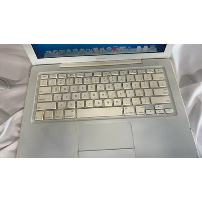 Apple MacBook White 2008 A1181 2.4 GHz Intel Core 2 Duo 2 GB 160 GB HDD 13.3"