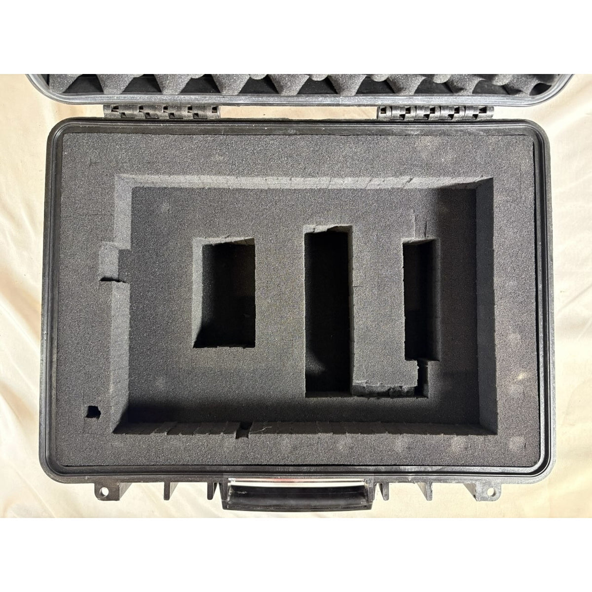 Amazon Basics Portable Hard Camera Case for DSLR Equipment Black