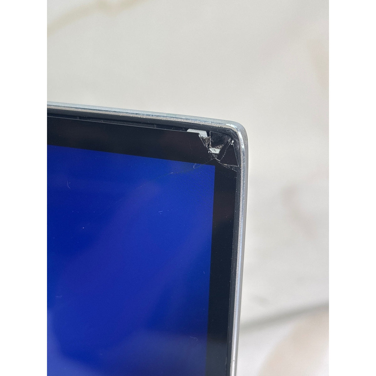 Lenovo YOGA 720-13IKB i5-8250U 8GB 256GB NVMe SSD 13.2" Cracked screen