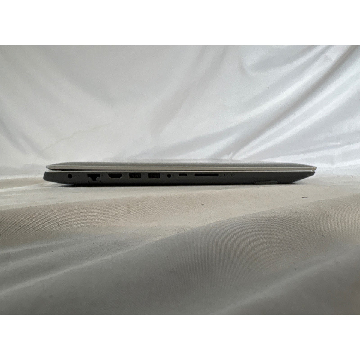Lenovo IdeaPad 320-17IKB i5-7200U 2.5GHz 8GB No Drive 17"