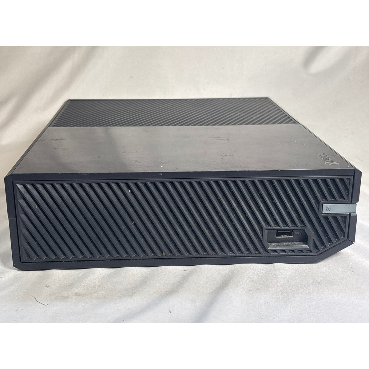 Microsoft Xbox One Console Model 1540 w/ Kinect 1520 & Controller Bundle Black