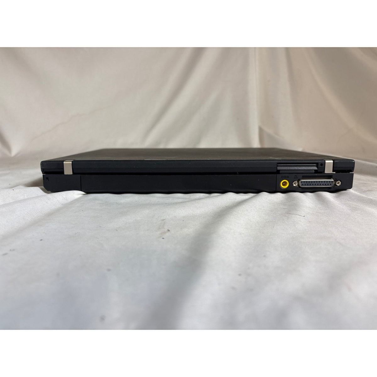 IBM ThinkPad T43 Intel Pentium M 1.73 GHz No Drive 14.1" FOR PARTS/REPAIR