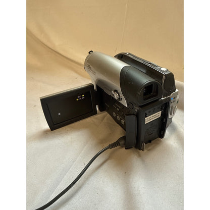 Samsung SC-DC164 DVD Camcorder 2.7" Screen Silver/Black w bag and DC cable
