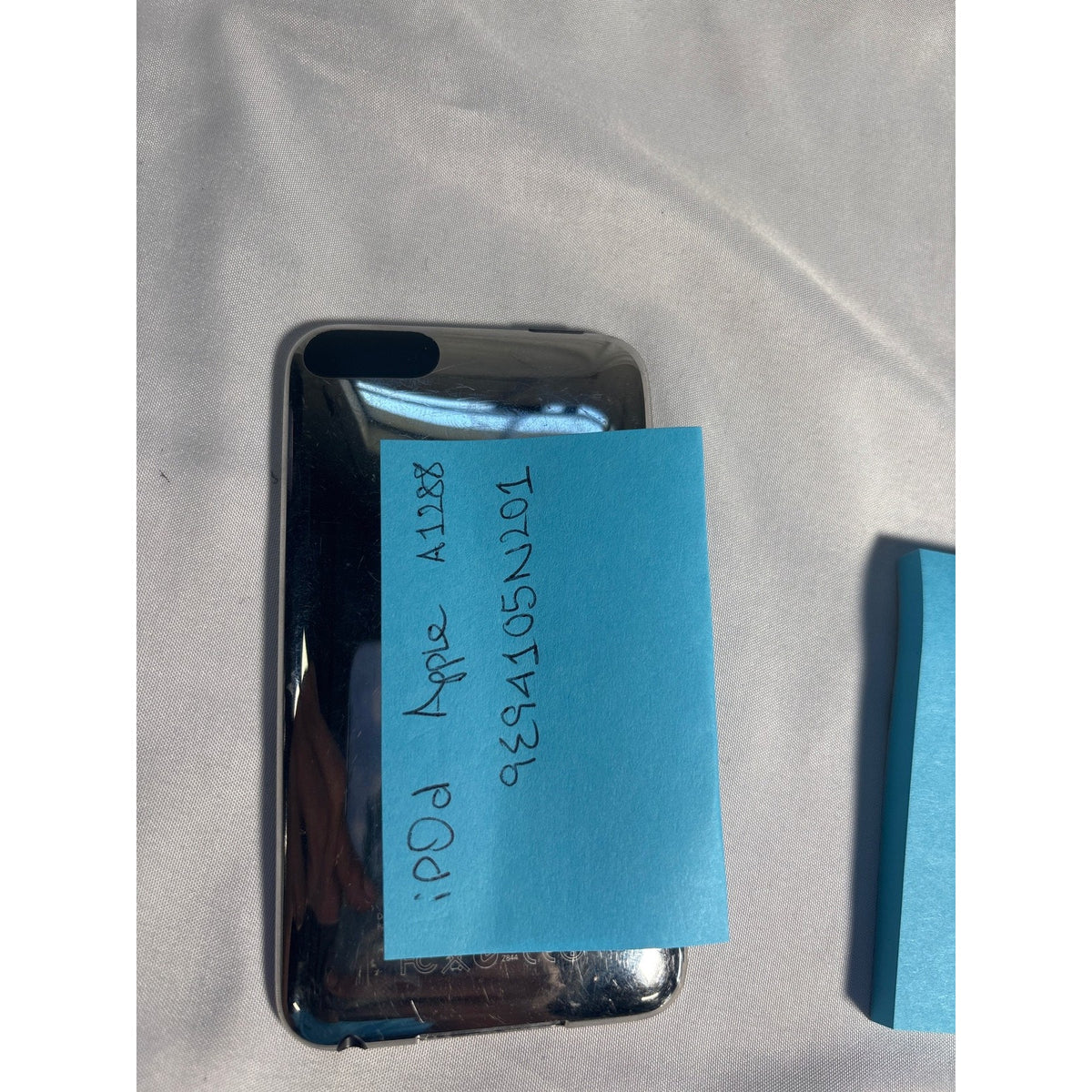 Apple iPod Touch 2nd Generation A1288 8GB Black