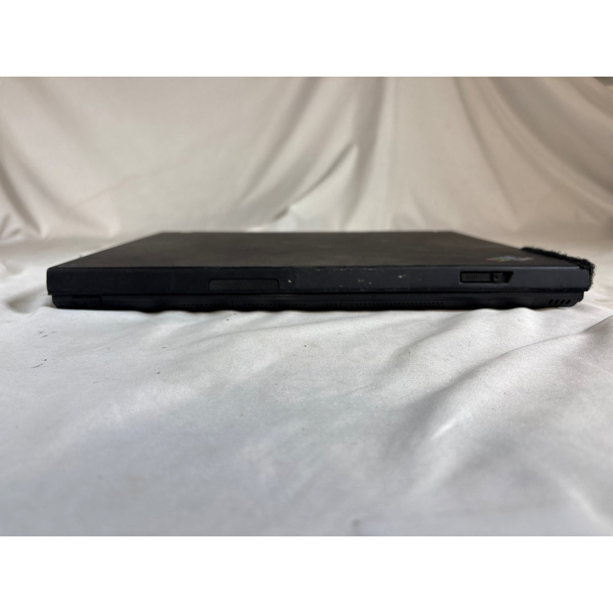 IBM ThinkPad T42 Intel Pentium M 1.60GHz 512 MB No Drive 14.1" FOR PARTS/REPAIR