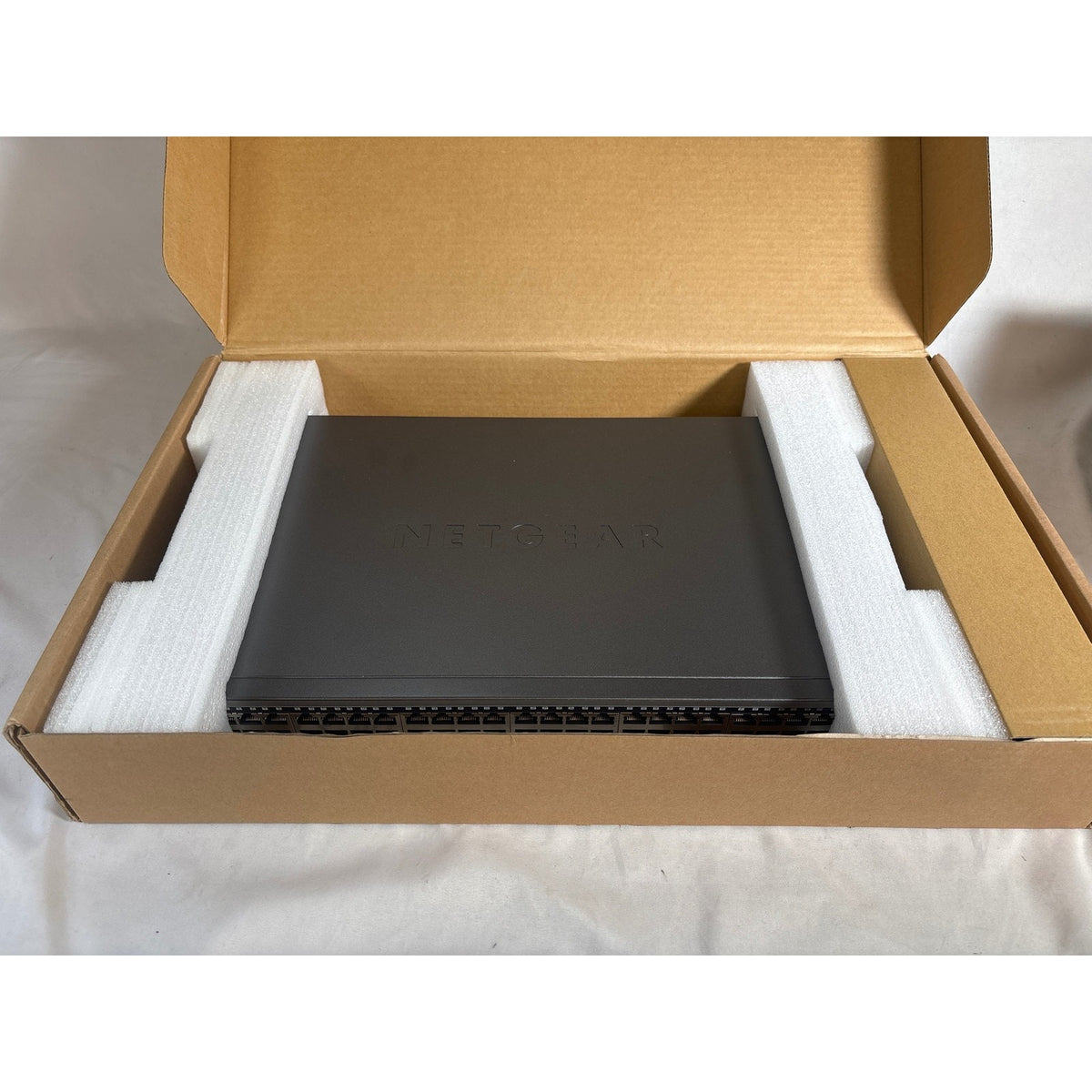 Netgear ProSAFE GS748T V5 Switch 3H36947BA007A 48 ports Black