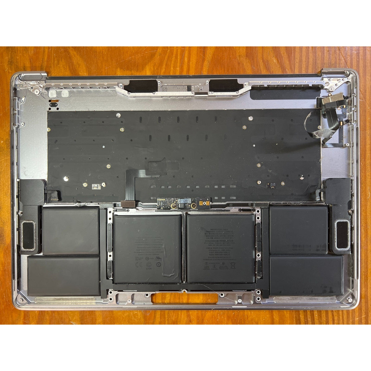 MacBook Pro 15 Top Case Keyboard Assembly w Touch Bar and Battery Silver