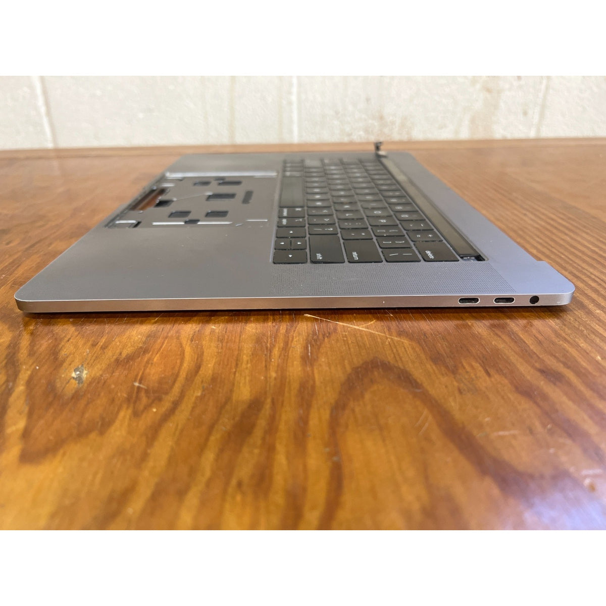 MacBook Pro 15 Top Case Keyboard Assembly w Touch Bar and Battery Silver