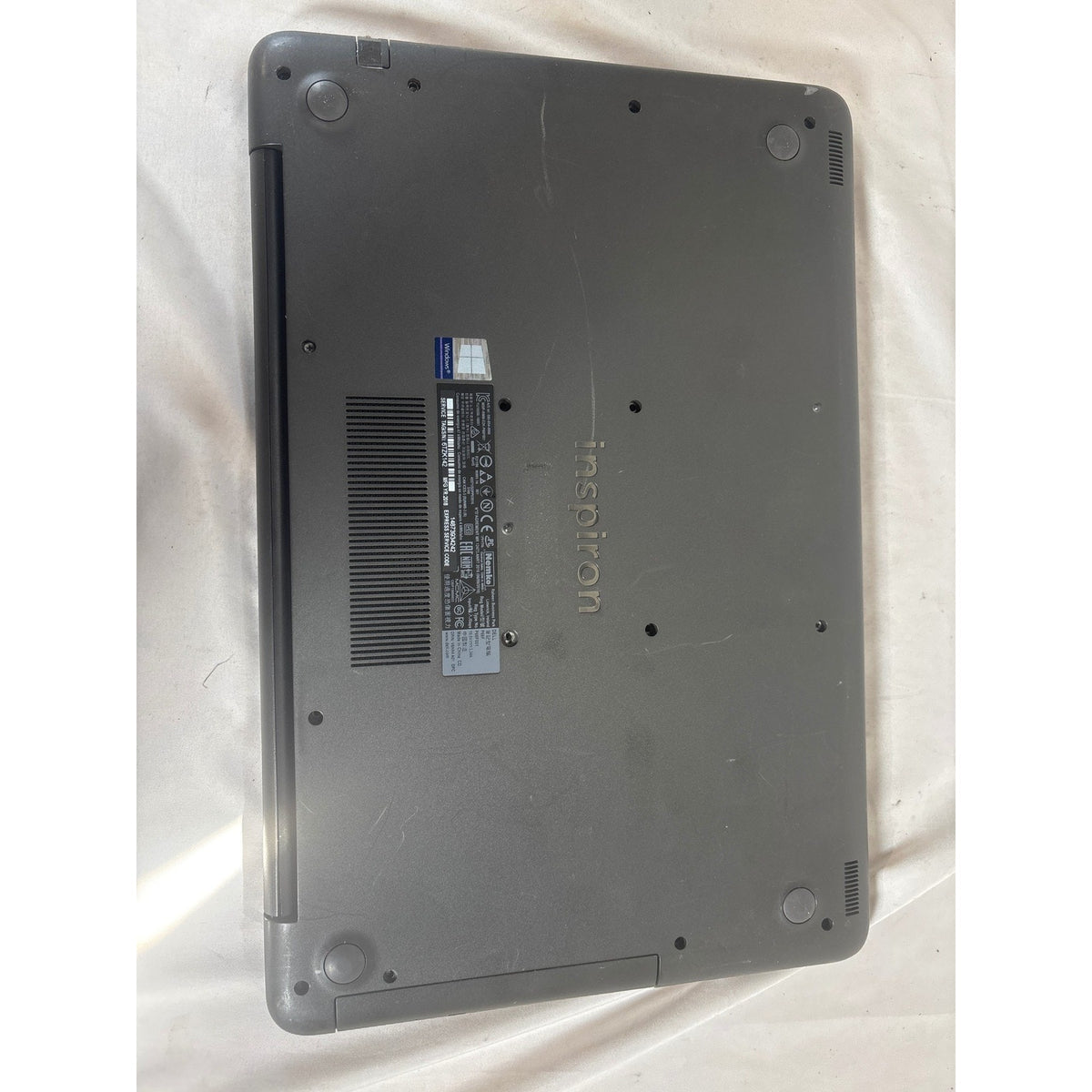 Dell Inspiron P66F i7 7th Gen No RAM/SSD 15.6" FOR PARTS/REPAIR