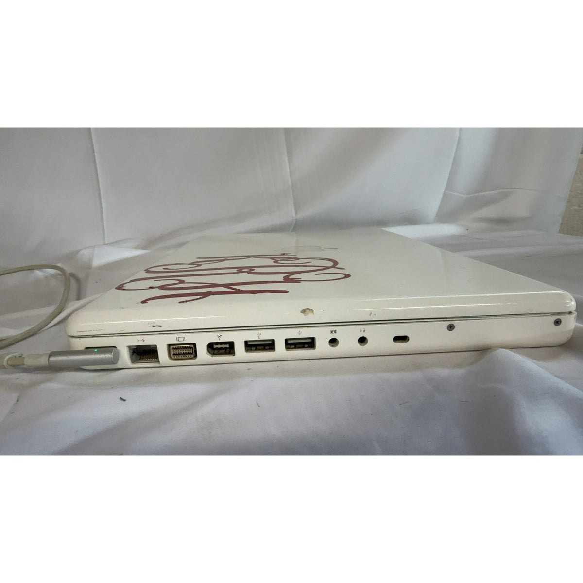 Apple MacBook White 2008 A1181 2.4 GHz Intel Core 2 Duo 2 GB 160 GB HDD 13.3"