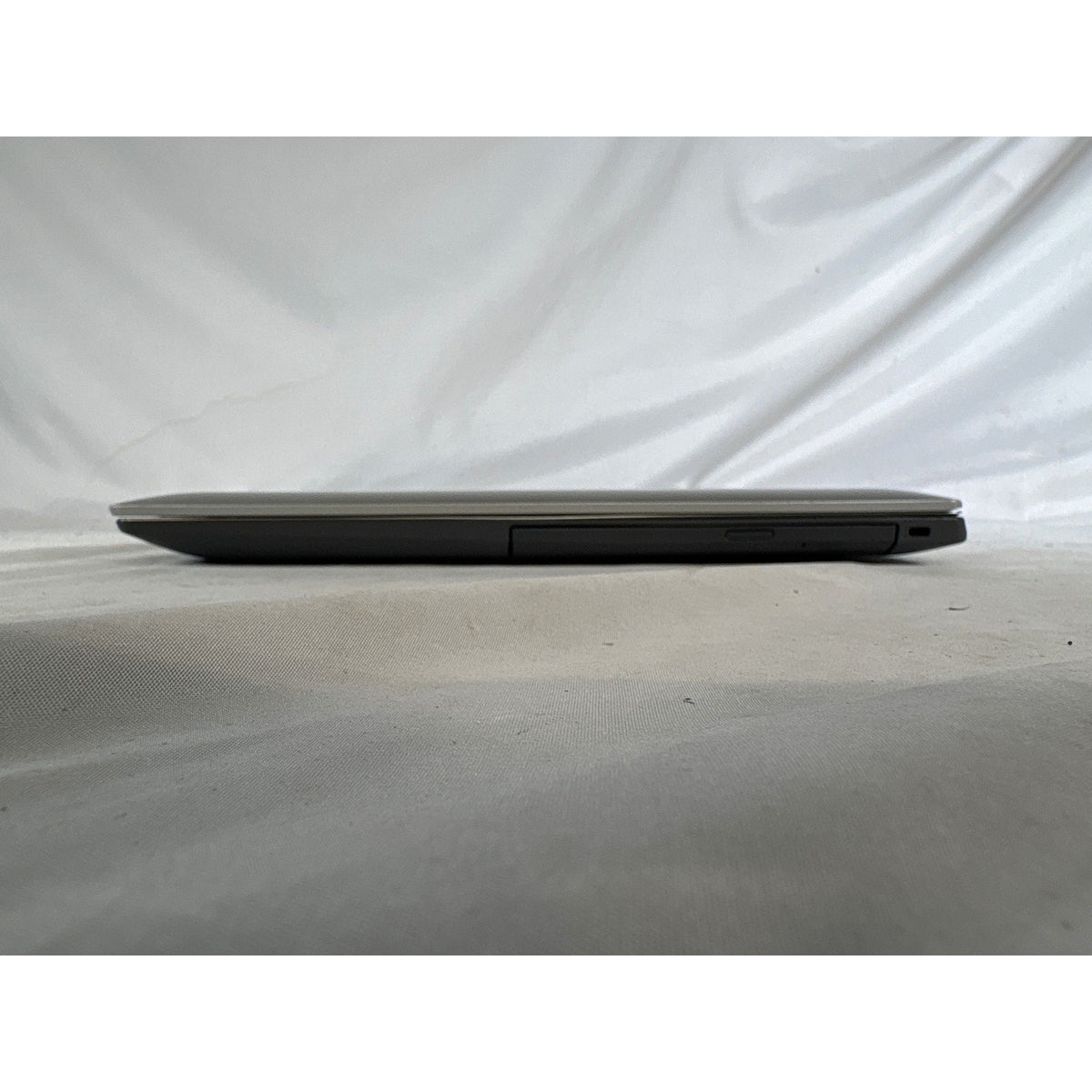 Lenovo IdeaPad 320-17IKB i5-7200U 2.5GHz 8GB No Drive 17"