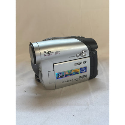 Samsung SC-DC164 DVD Camcorder 2.7" Screen Silver/Black w bag and DC cable
