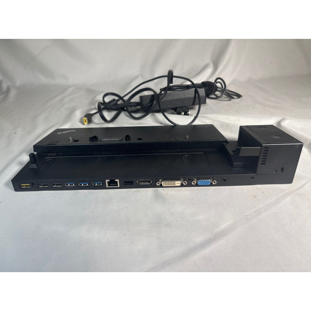 Lenovo ThinkPad Pro Dock 40A1 90W M2015M0Z Black