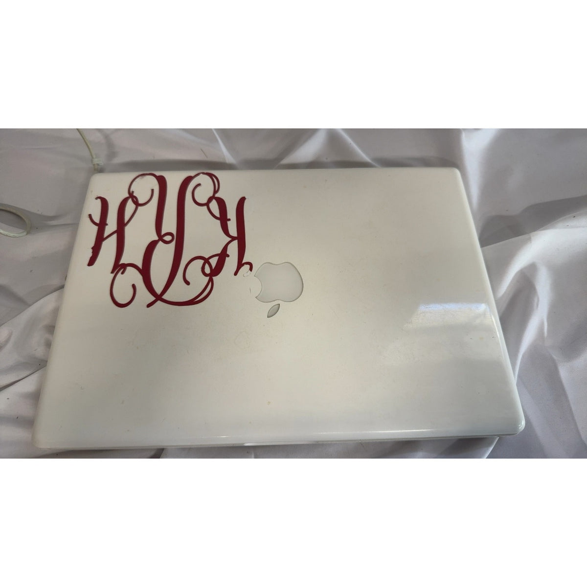 Apple MacBook White 2008 A1181 2.4 GHz Intel Core 2 Duo 2 GB 160 GB HDD 13.3"
